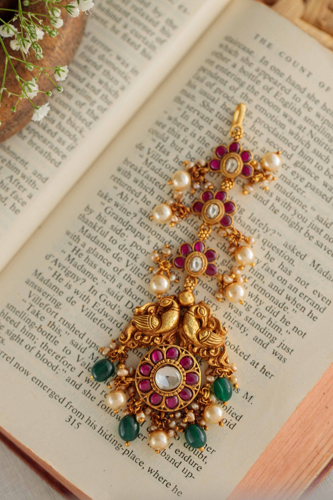 opulent-kundan-tikkaOpulent Kundan TikkaTapri IndiaKUNDAN/NAGAS, MAANGTIKKA