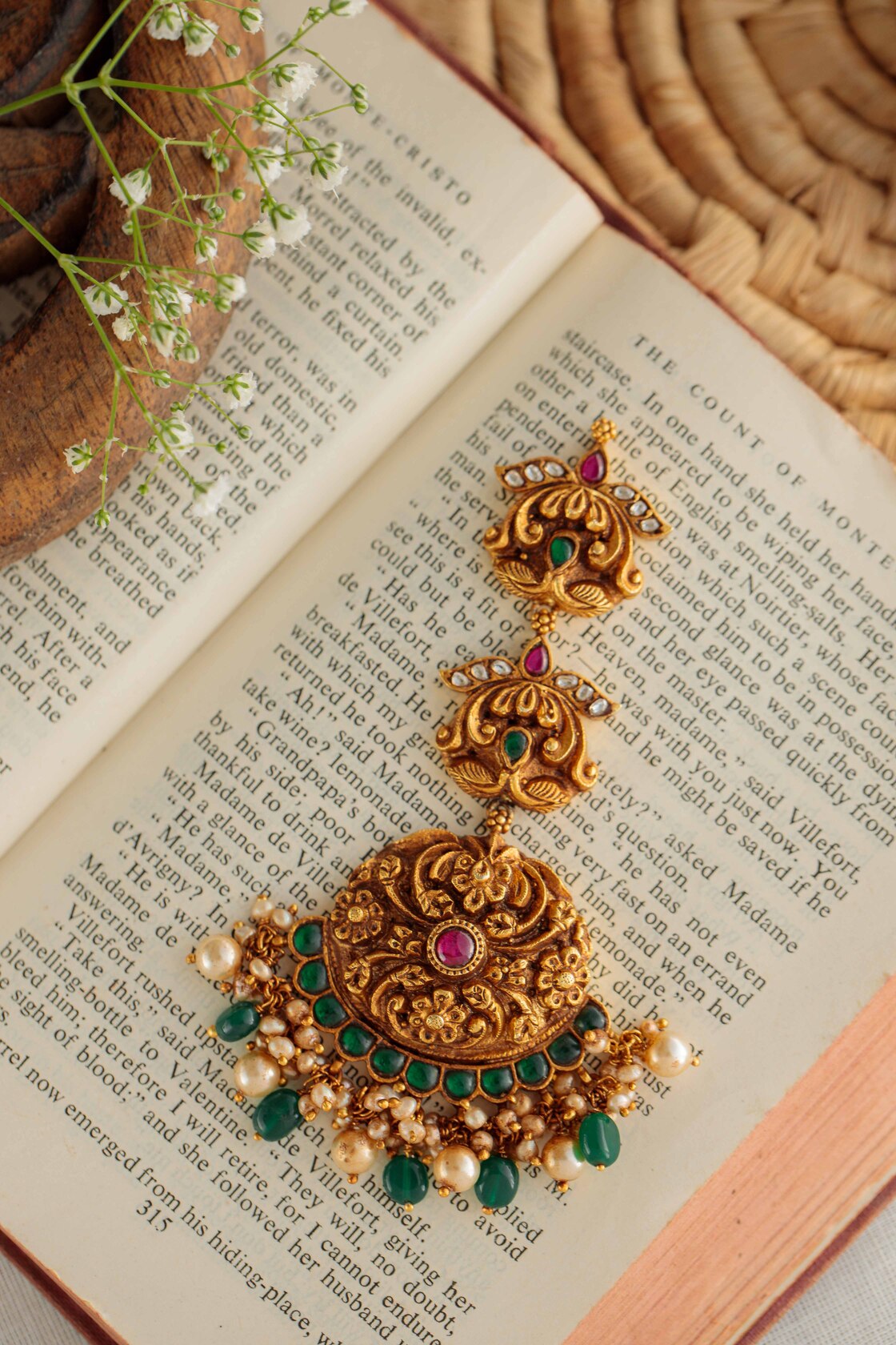 blooming-nagas-kundan-tikkaBlooming Nagas Kundan TikkaTapri IndiaKUNDAN/NAGAS, MAANGTIKKA