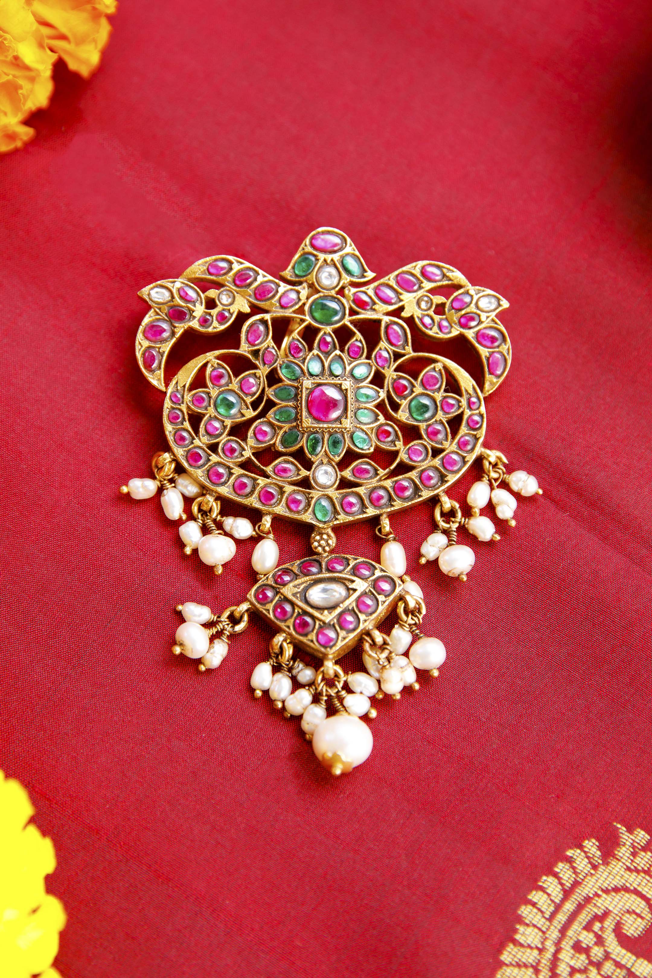 lovely-kundan-pendant