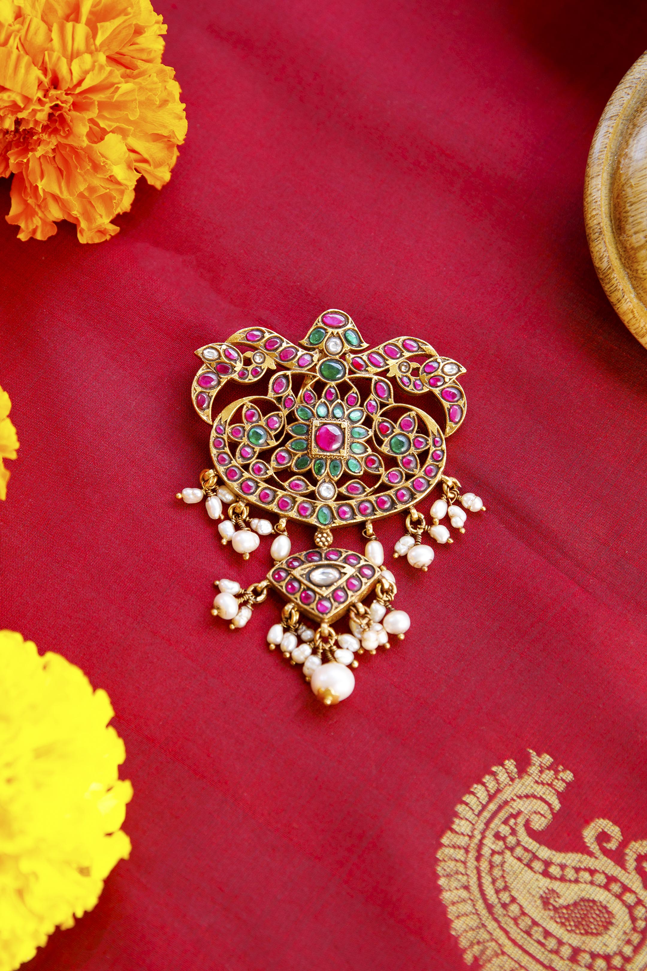 lovely-kundan-pendantLovely Kundan PendantTapri IndiaKUNDAN/NAGAS, PENDANTS, PENDANTS KUNDAN/NAGAS