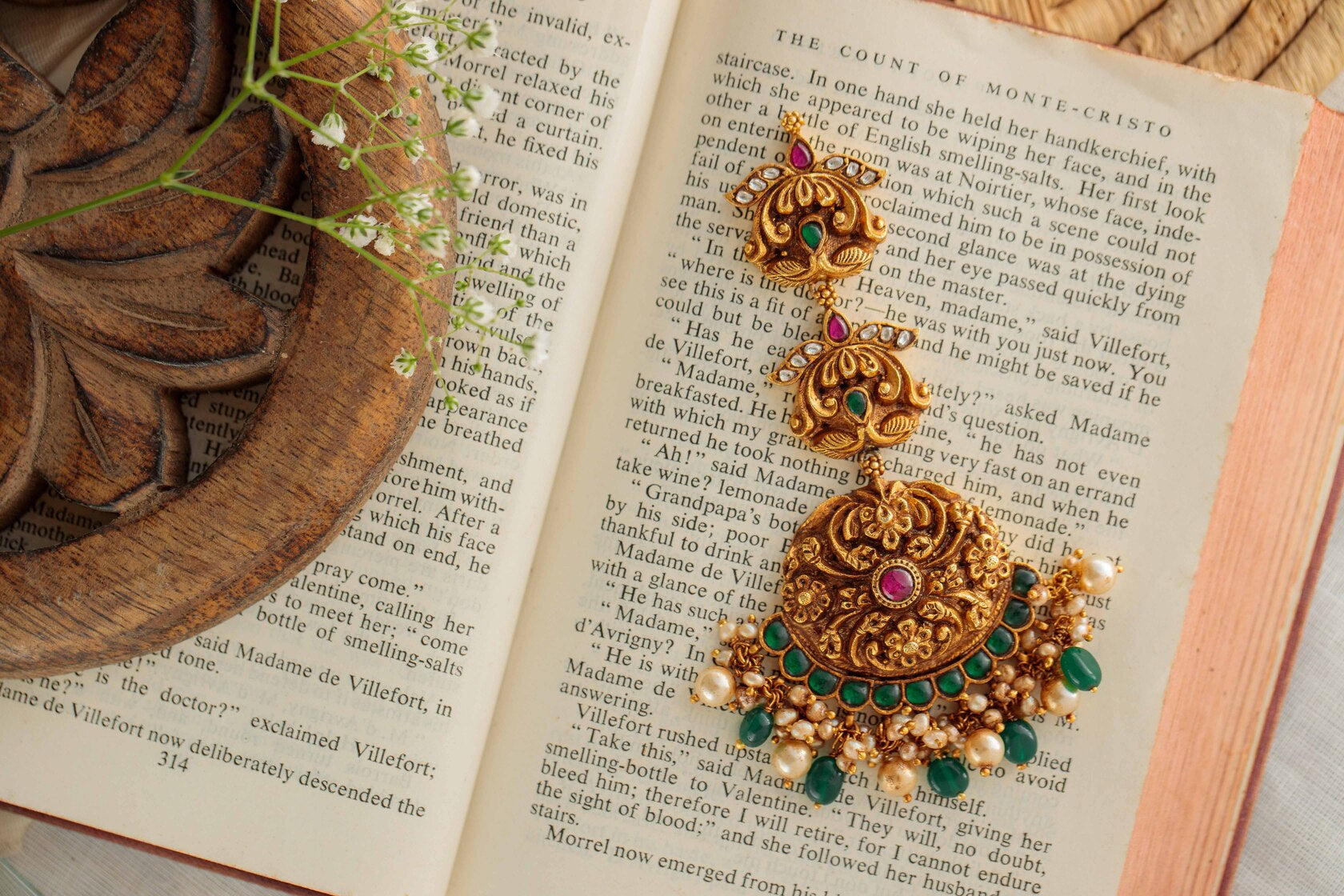 blooming-nagas-kundan-tikka